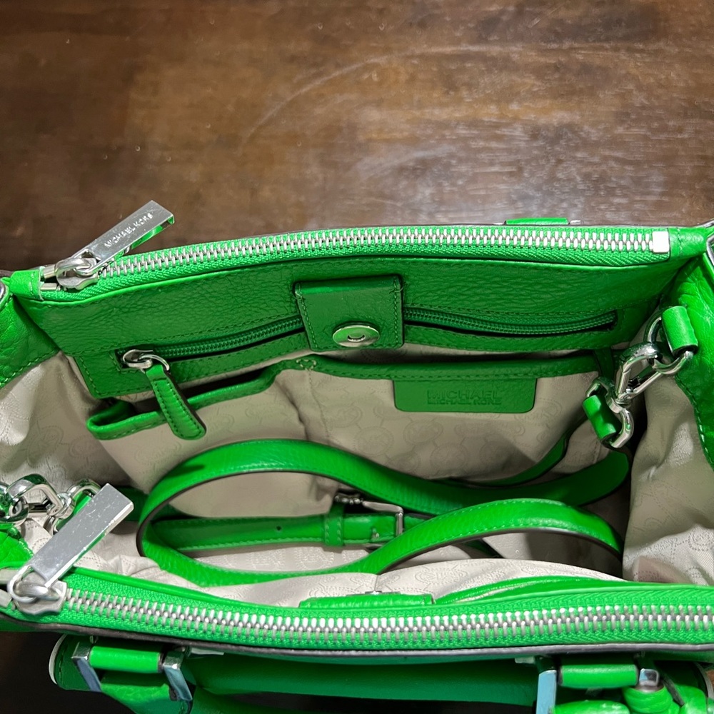 Michael Kors , green purse with handles and shoulder strap 3 zippered pockets ! - Picture 6 of 8